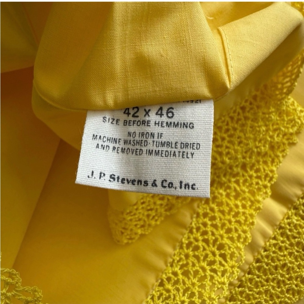 Utica J. P. Stevens Percale King Pillow Cases in Bright Sunshine Gold Yellow - Picture 4 of 4